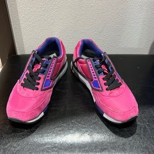 Brooks pink sneakerss